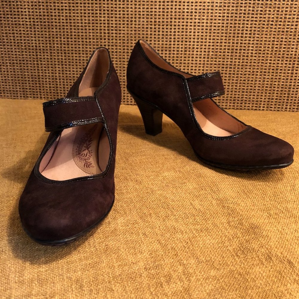 8 1/2M Sofft Suede Brown Mary Jane Pump